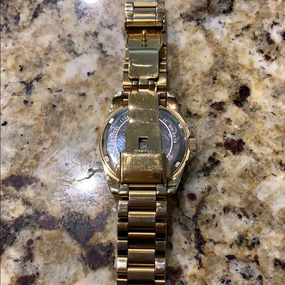 Michael Kors gold watch - Picture 6 of 8